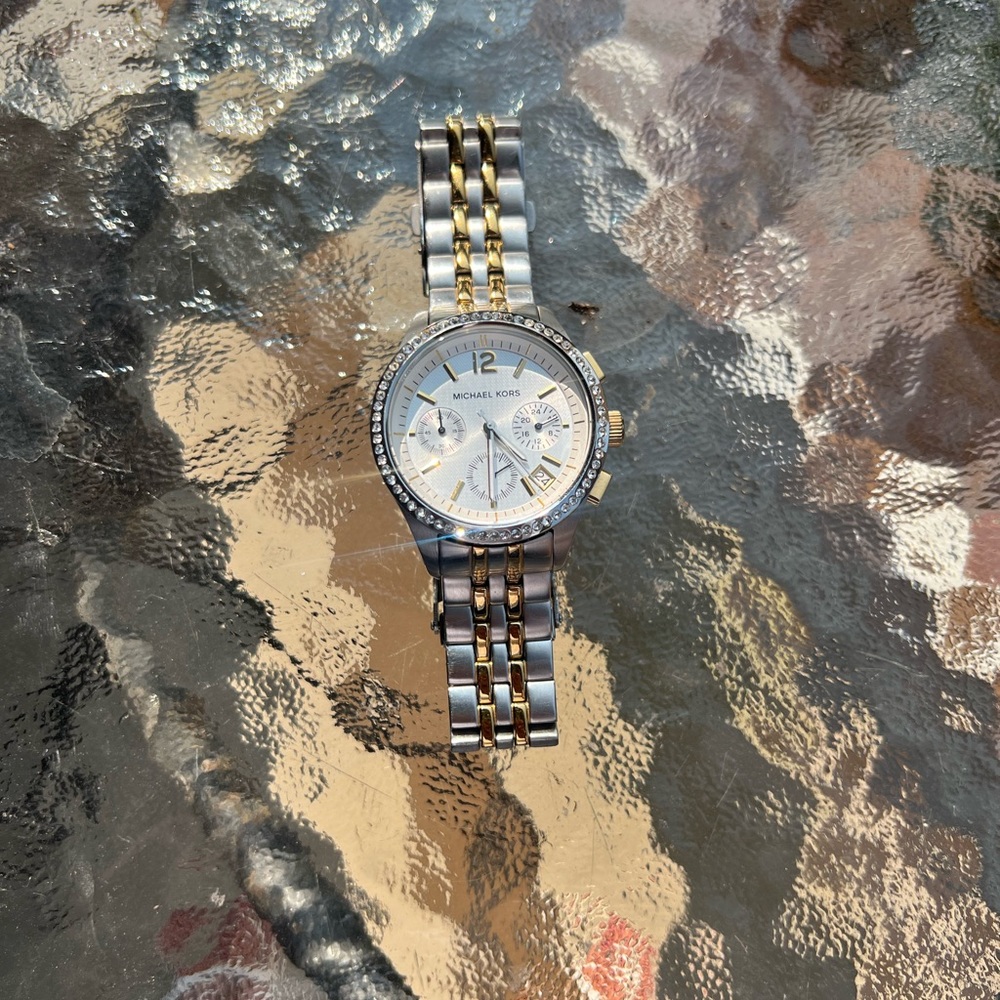 Ladies Michael Kors MK-5098 two tone watch. - Picture 1 of 6